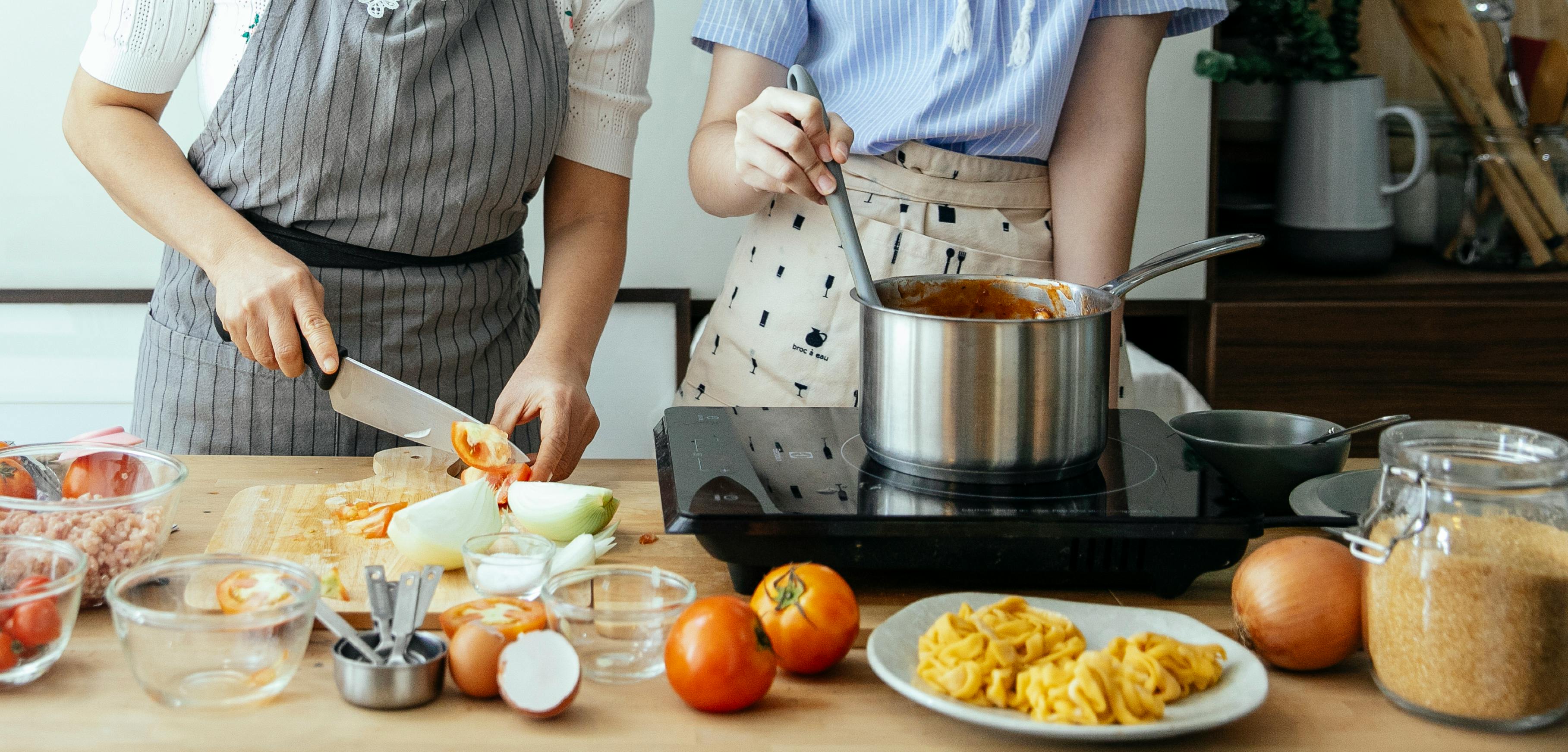 12 Healthier, Safer, Stylish Cookware Sets for Your Kitchen